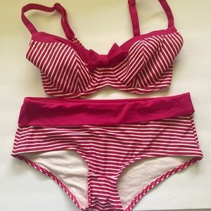 Freya pink striped bow underwire lined mid rise bikini, size medium 30F